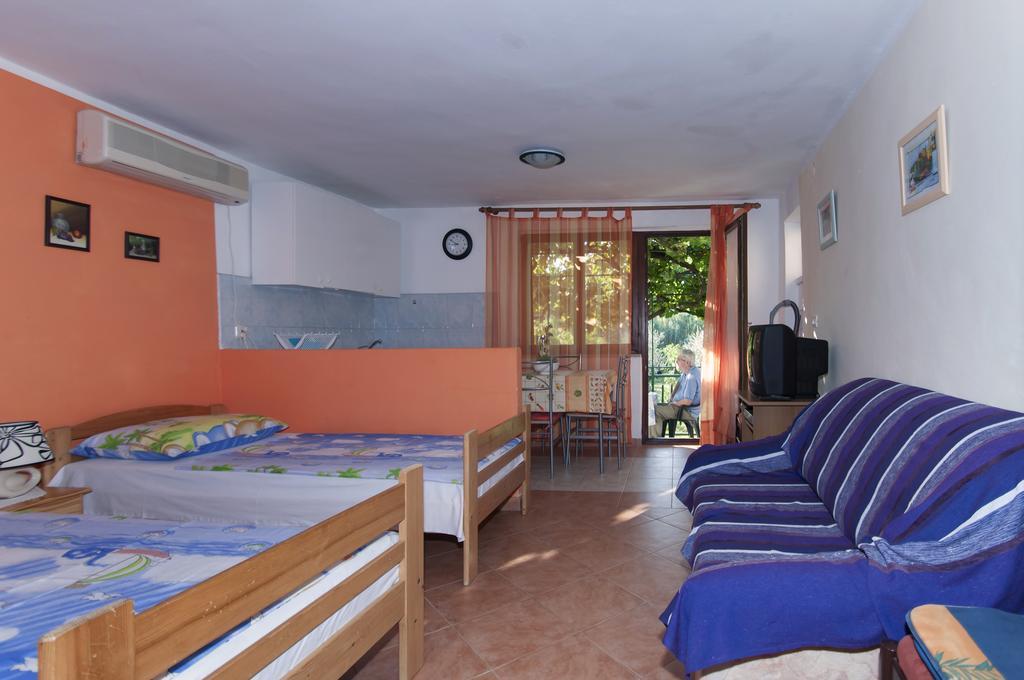 Dinono Pula